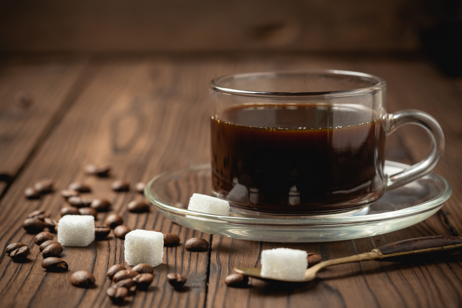 Кому категорически противопоказан кофеин: рассказывает врач